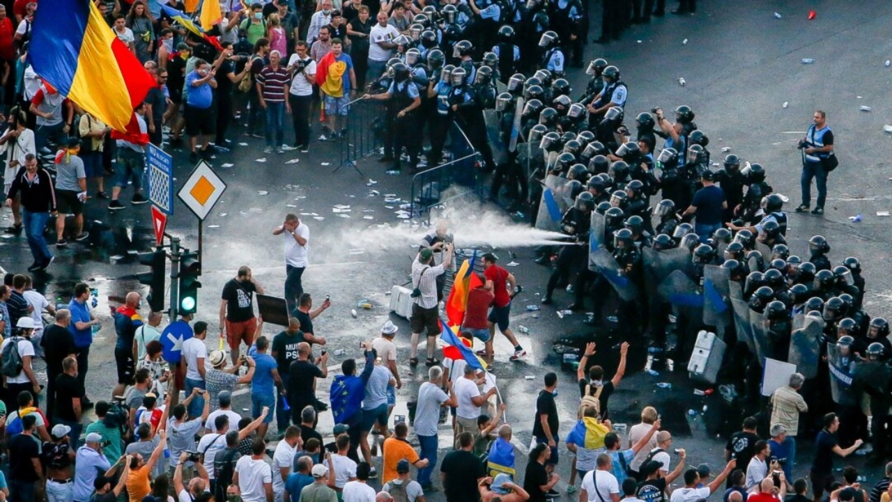 Foștii șefi ai Jandarmeriei, achitați în dosarul ”10 august”! Despăgubiri de 52.000 de lei în total pentru bastoanele și gazele încasate de manifestanți