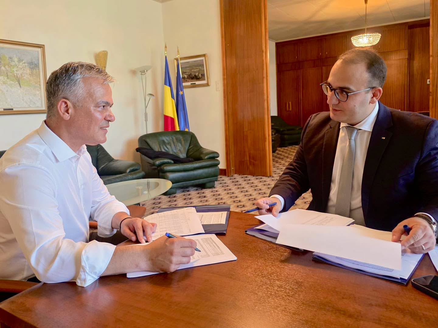 Adrian Veştea a anunţat noul ministrul la Fondurile Europene în timp ce era mazilit din PNL. Cine este Florin Zaharia
