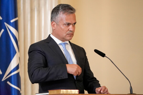 Izolat de PNL, dar susținut de PSD: Adrian Veștea refuză să își depună mandatul și caută să strângă cele 233 de voturi