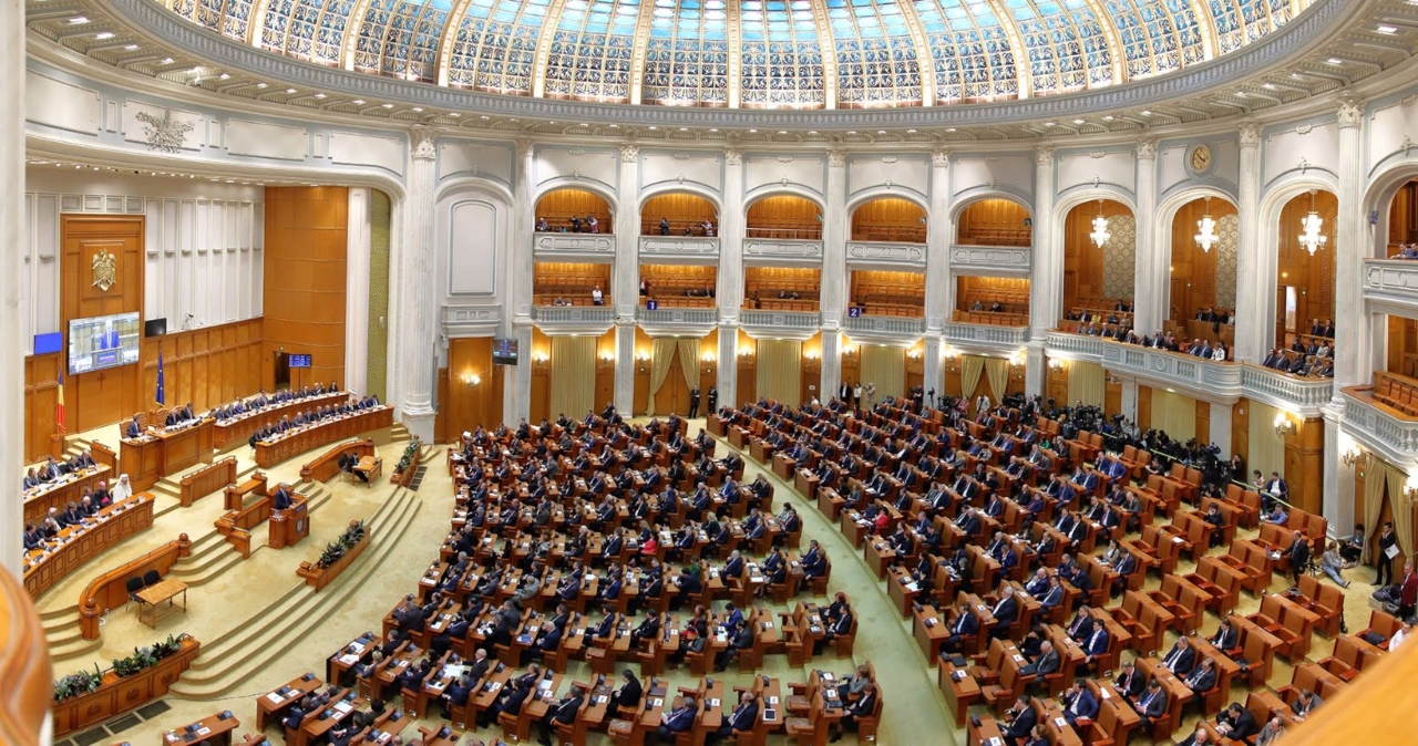 Deputații joacă alba-neagra cu legea care crește pensiile militare. Proiectul de act normativ a dispărut subit de pe ordinea de zi!