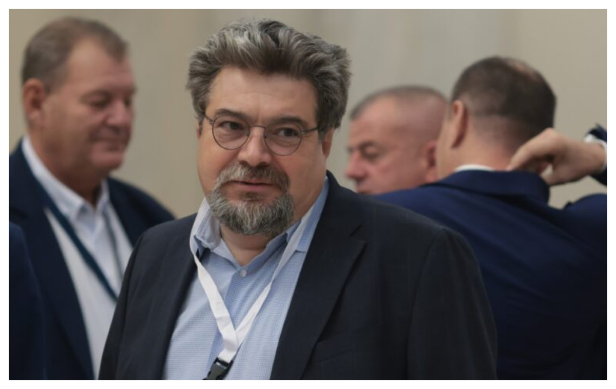 Politologul Andrei Ţăranu: Scad dramatic şansele ca Guvernul Veştea să fie învestit. PSD-ul o să ni se pară un munte de democraţie, un Everest al democraţiei liberale, pe lângă ce o să vină după nişte alegeri anticipate