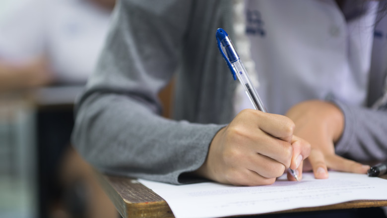 Cu ce se scrie la Bacalaureat și Evaluarea Națională în 2026. Ce riști dacă folosești altă culoare sau pastă corectoare