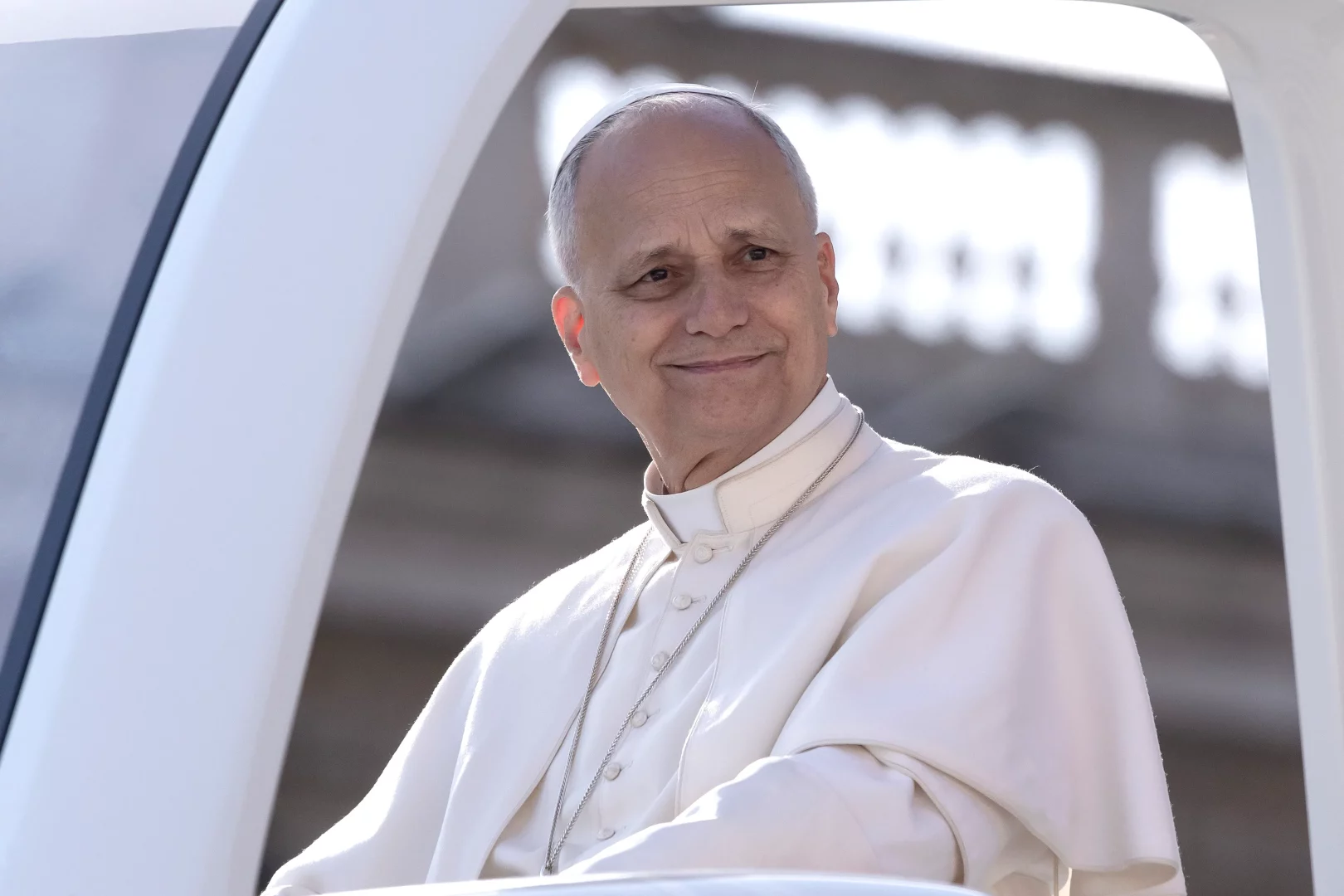 O femeie laică preia o funcție echivalentă cu cea de ministru la Vatican. Decizia istorică luată de Papa Leon al XIV-lea