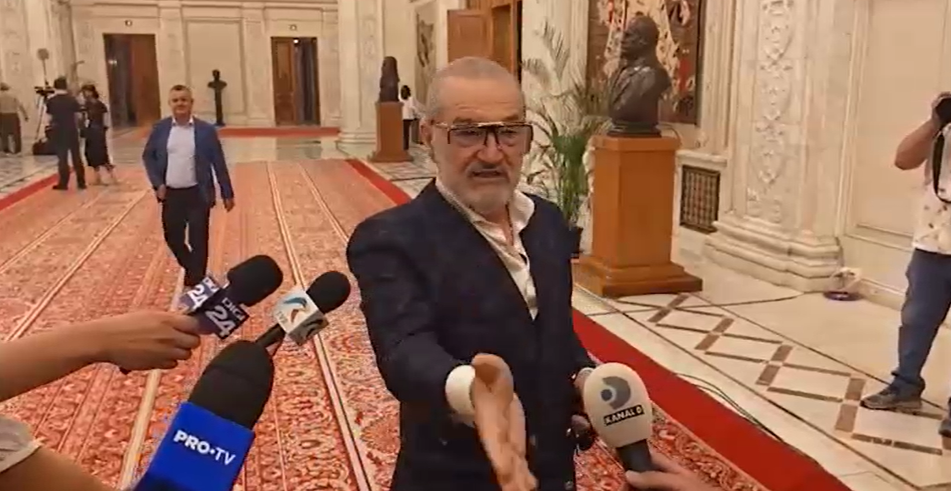 Gigi Becali votează guvernul Veştea, dar l-ar fi preferat pe preşedintele PSD: „Grindeanu, ia treci tu! Tu l-ai dat jos, asumă-ţi”