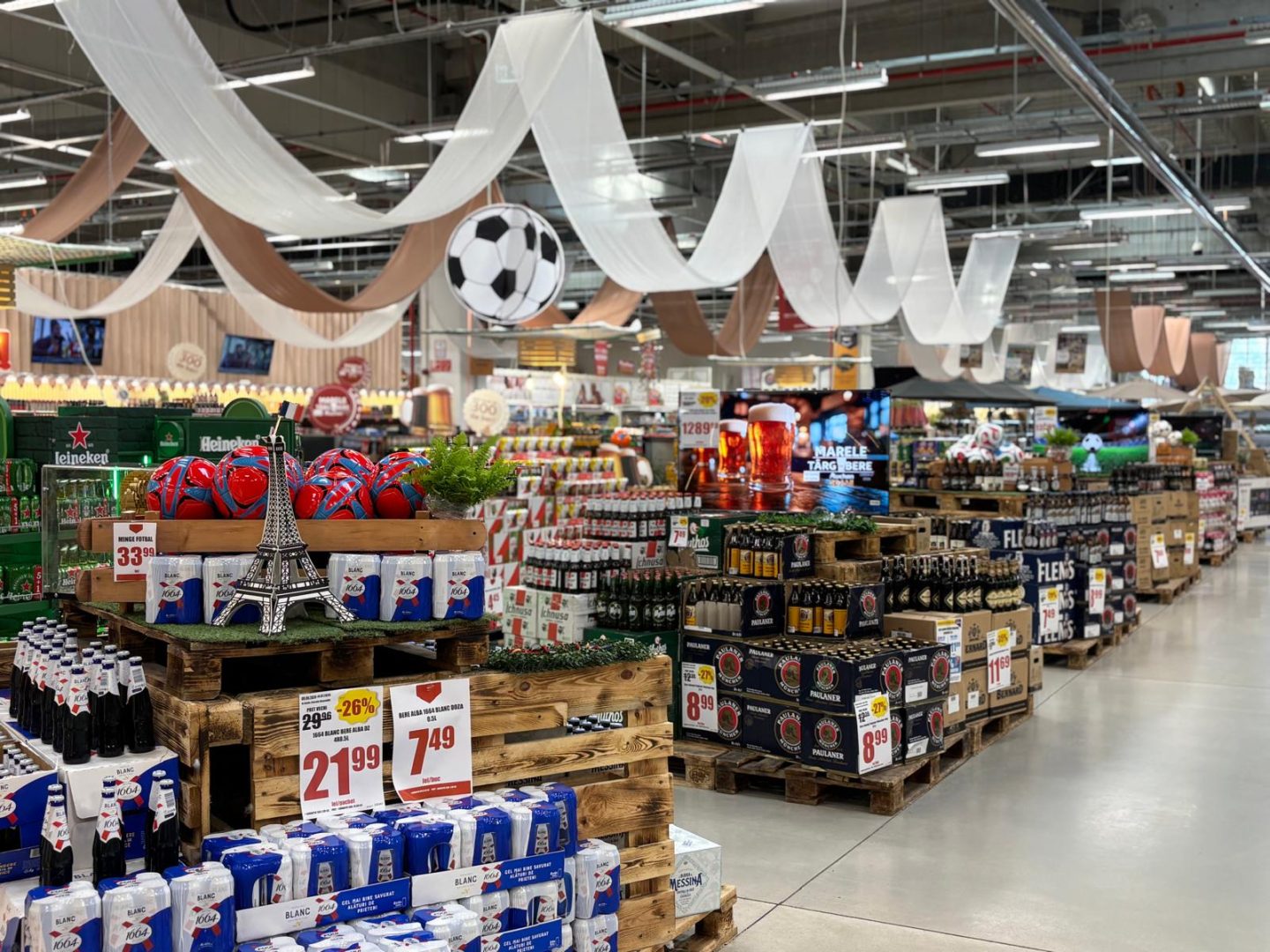 Târg de Bere cu peste 300 de sortimente din 25 de țări, în așteptarea campionatului mondial de fotbal