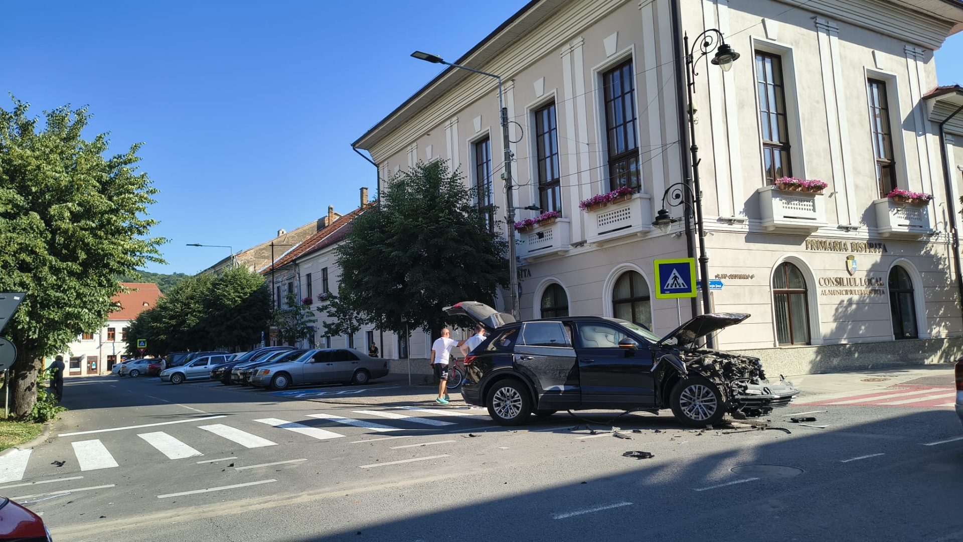 Fostul ministru Bogdan Ivan, implicat într-un accident rutier în Bistrița. Mașina sa s-a ciocnit cu un autobuz VIDEO