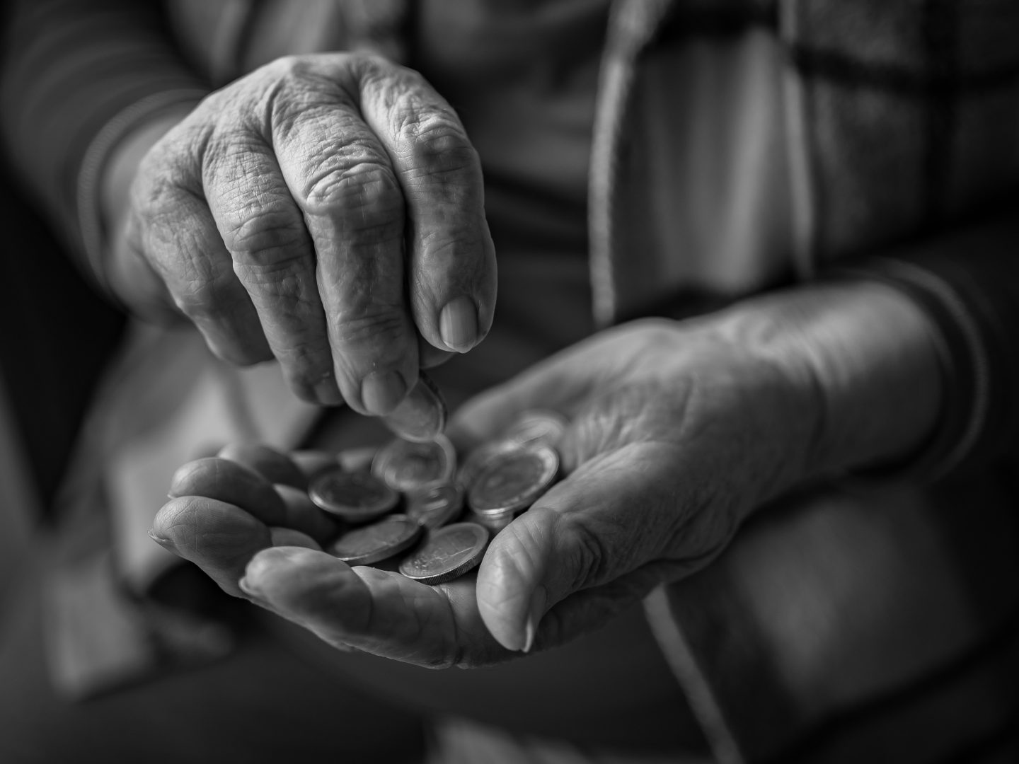 Câți bani ai în plus la pensia privată după căderea Guvernului Bolojan. Cum îți calculezi suma din cont