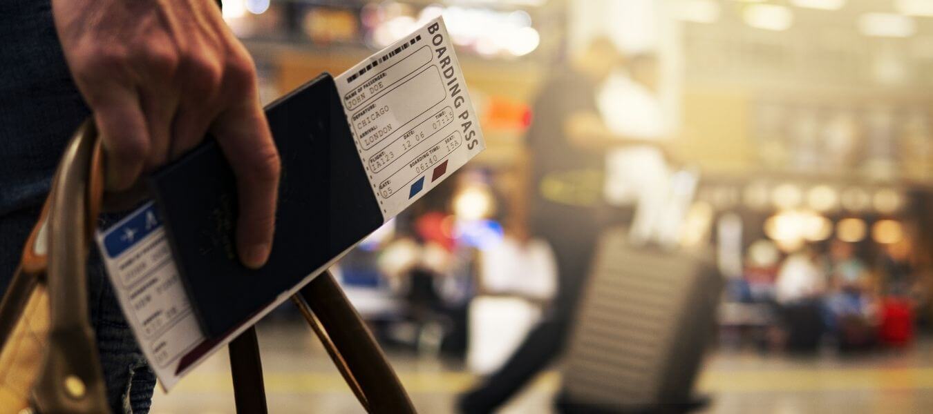 Greşeala care îţi poate strica vacanţa la îmbarcarea în avion. Regula este foarte strictă!