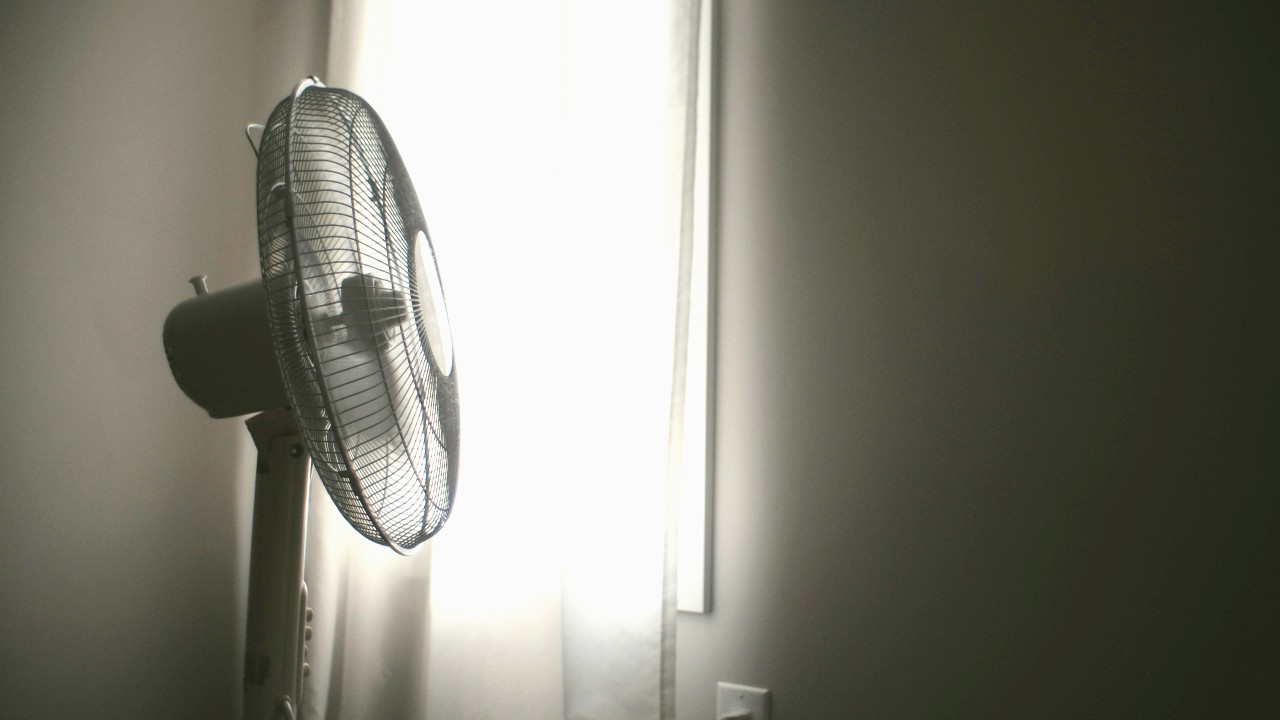 Temperatura ideală în dormitor vara. Câte grade ar trebui să fie în cameră pentru un somn odihnitor