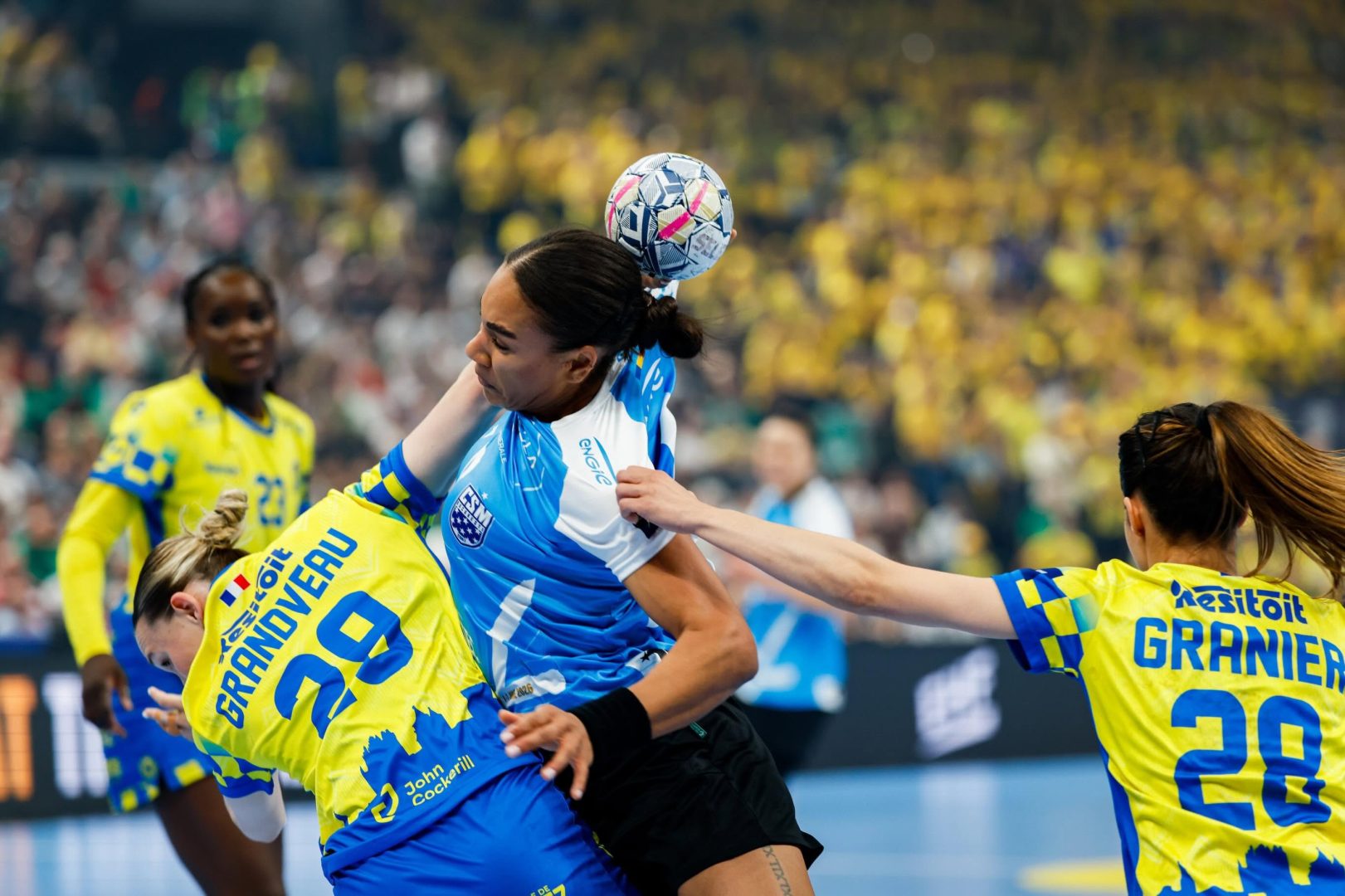 CSM Bucureşti a ratat calificarea în finala Champions League după 27-32 cu Metz. „Tigroaicele” vor juca pentru locul 3