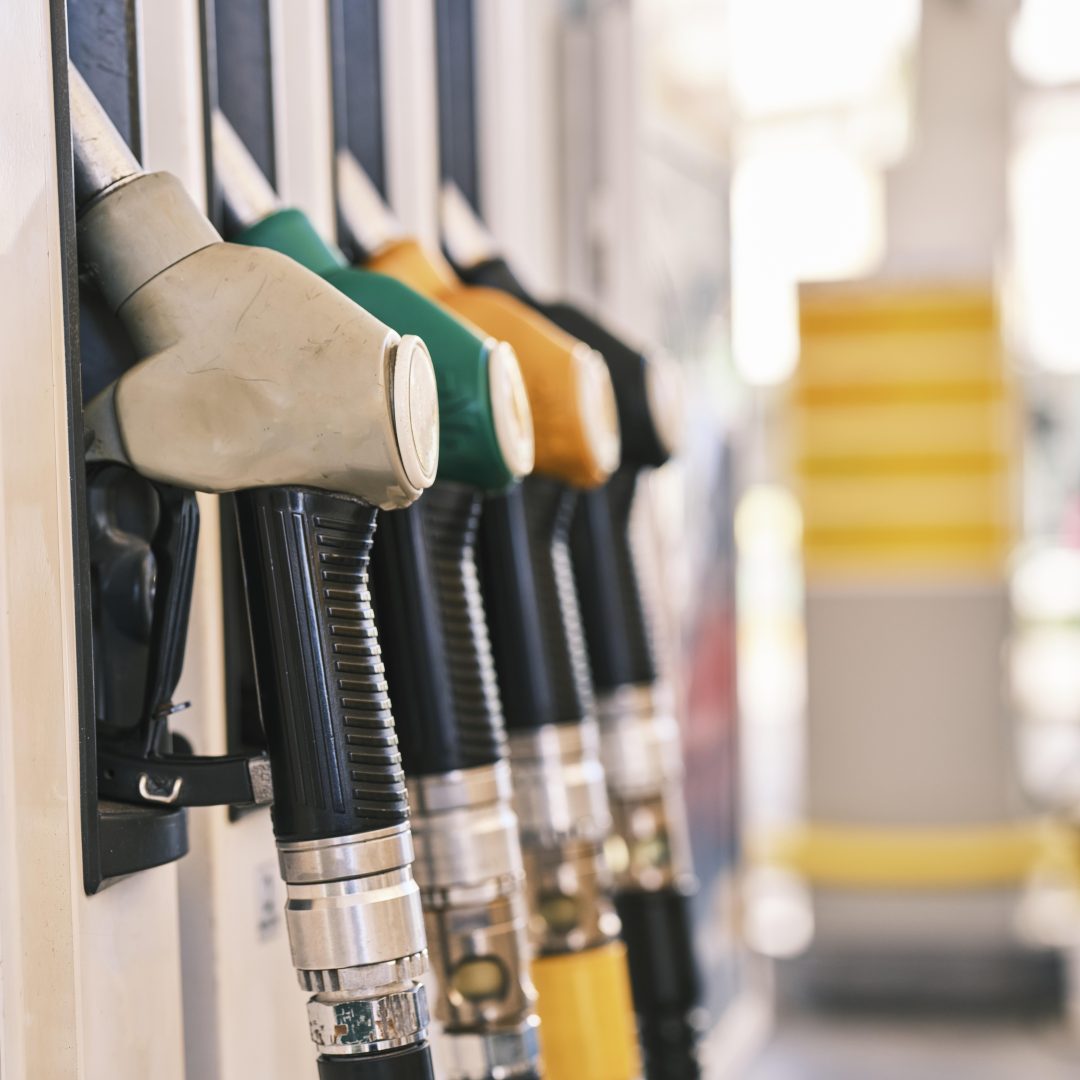 Preț carburanți 25 iunie 2026. Benzina și motorina s-au scumpit, din nou. Cât costă un litru de carburant în marile benzinării