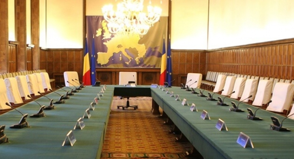 Undă de șoc în Guvern, pleacă după 35 de ani de activitate. Bolojan și-a dat acordul
