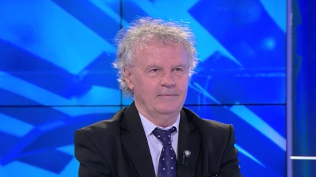 Cartea Recordurilor i-a omologat lui Ilie Dobre cel mai lung „Gol!” din lume. A strigat timp de 42,3 secunde fără pauză de respiraţie, ce i-a transmis un celebru medic