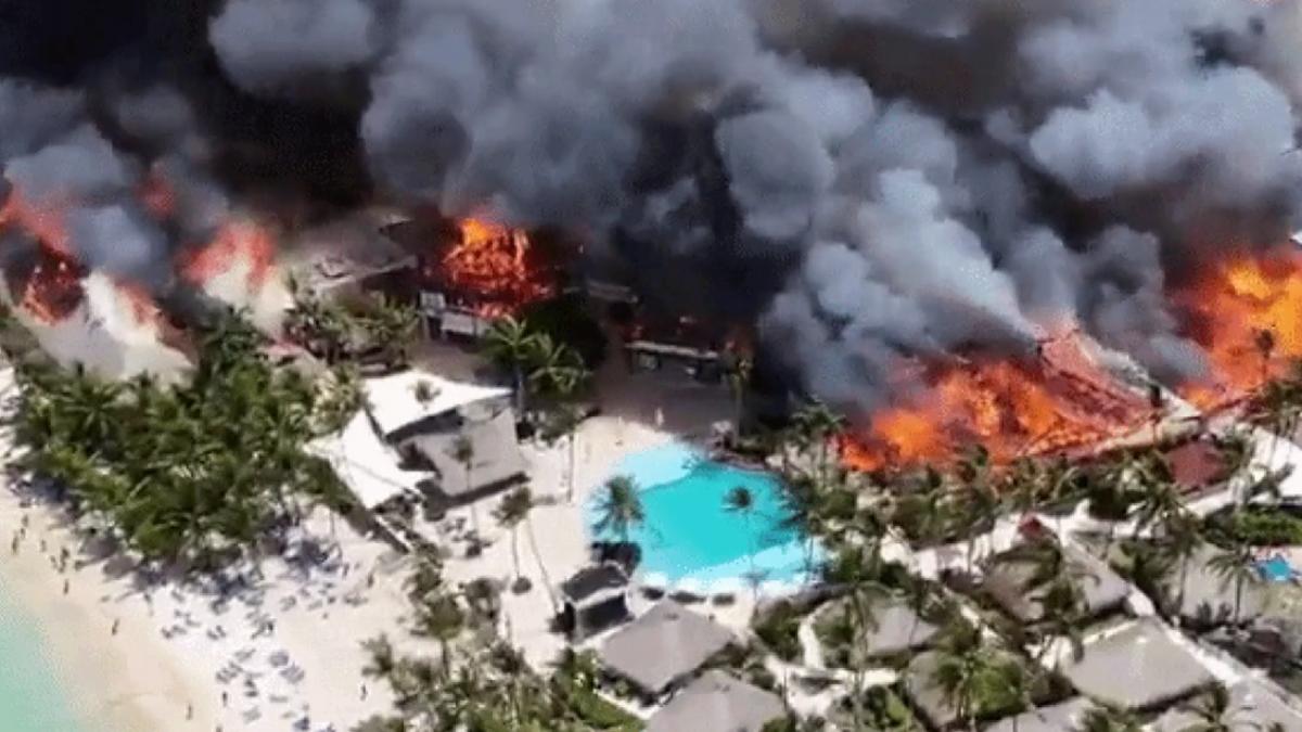 Vacanţă cu final tragic pentru mai mulţi turişti. O femeie a murit și 1700 de persoane au fost evacuate după un incendiu la un complex hotelier