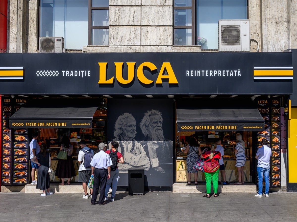 Produsul tradițional reintrodus în meniul de la Luca. Este înlocuitorul sendvișului cu parizer