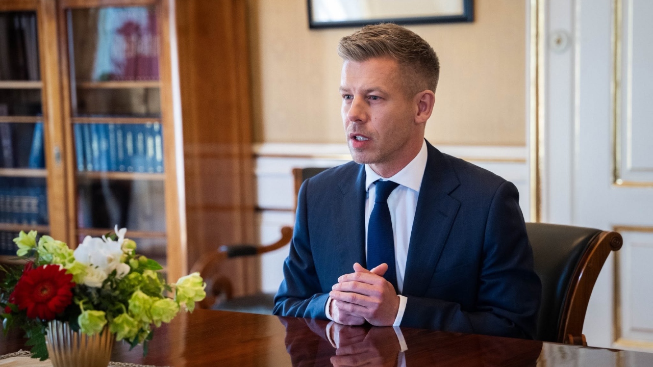 Parlamentarii maghiari și-au tăiat singuri salariile cu 40%: „Este un act de modestie”. În România, veniturile demnitarilor ar urma să crească prin Legea salarizării unitare