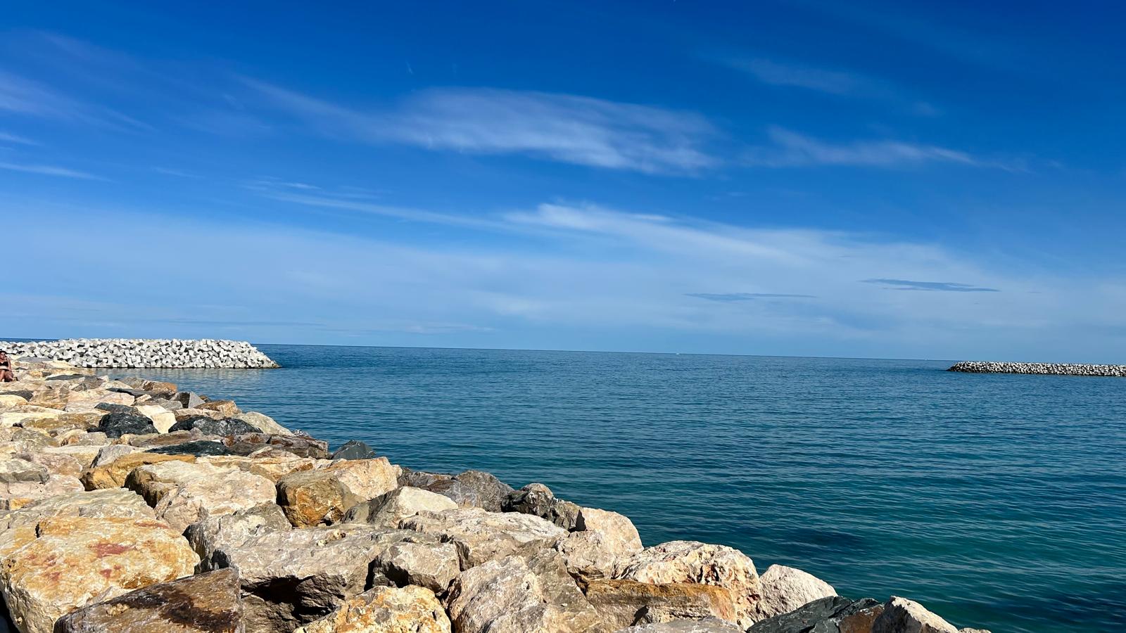 O bacterie periculoasă se înmulțește rapid în Marea Neagră. Avertisment pentru turiști înainte de concedii