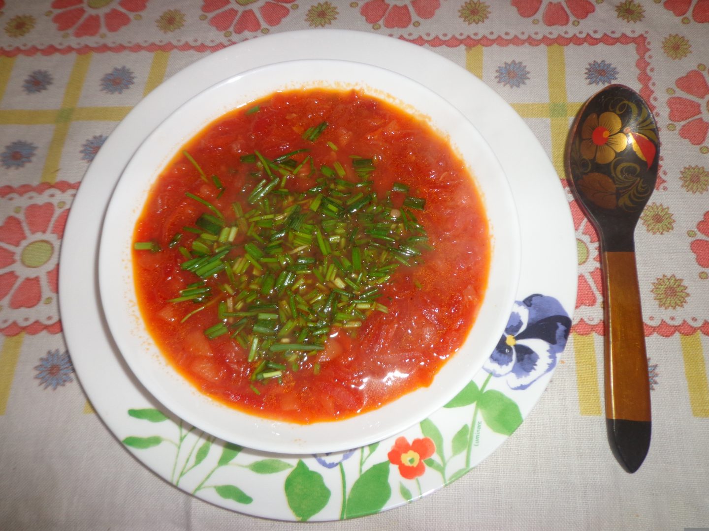 Ciorbă oltenească acrită cu borș, rețeta ideală pentru vară. Este delicioasă și rece