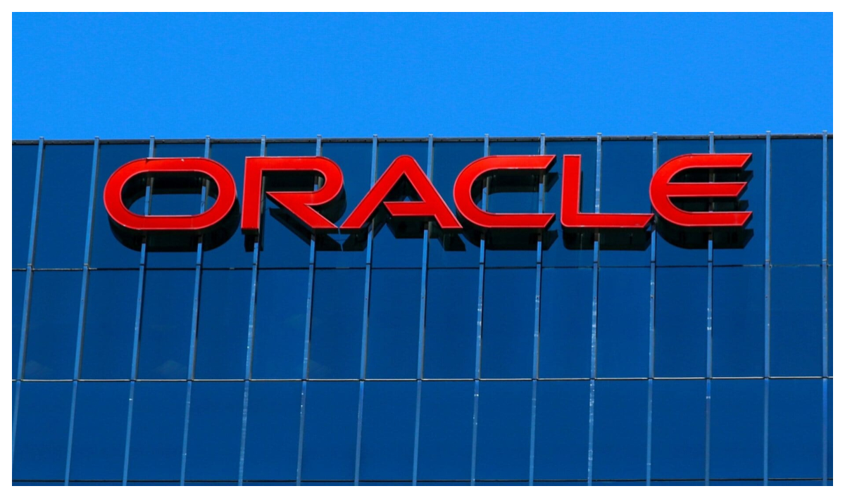 Val de concedieri la Oracle. Peste 20.000 de angajați cunt dați afară din cauza inteligenței artificiale
