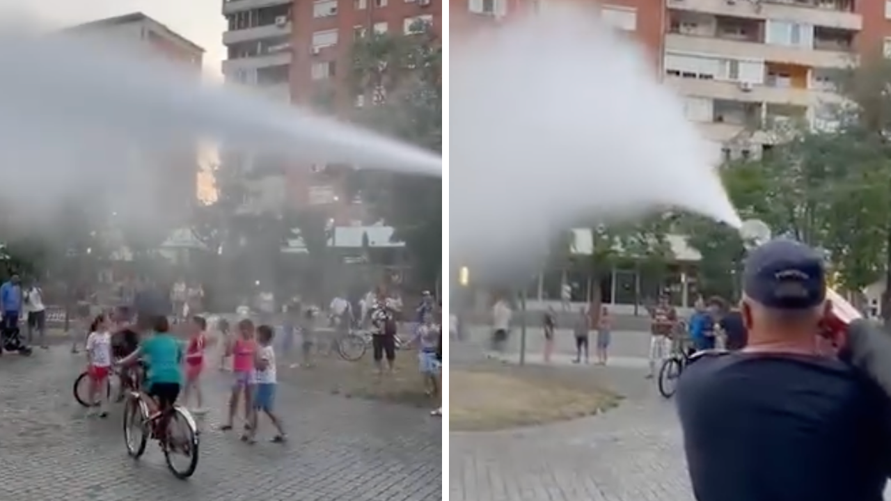 VIDEO „Intervenție” de urgență împotriva caniculei la Oradea: Pompierii au stropit copiii cu apă, iar ei s-au jucat răzând sub „ploaia de vară”