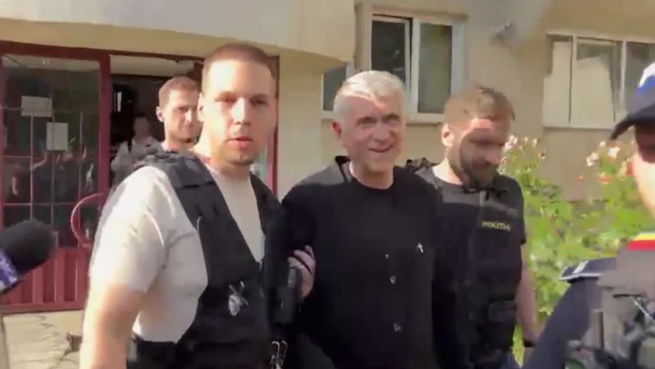 O nouă lovitură pentru Cristian Pomohaci. Fostul preot a fost arestat preventiv şi într-un dosar de trafic de droguri de mare risc