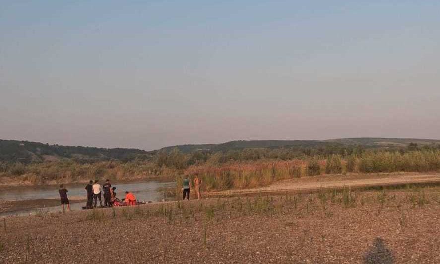 Tragedie în Bacău! Un adolescent de 16 ani s-a înecat în râul Siret