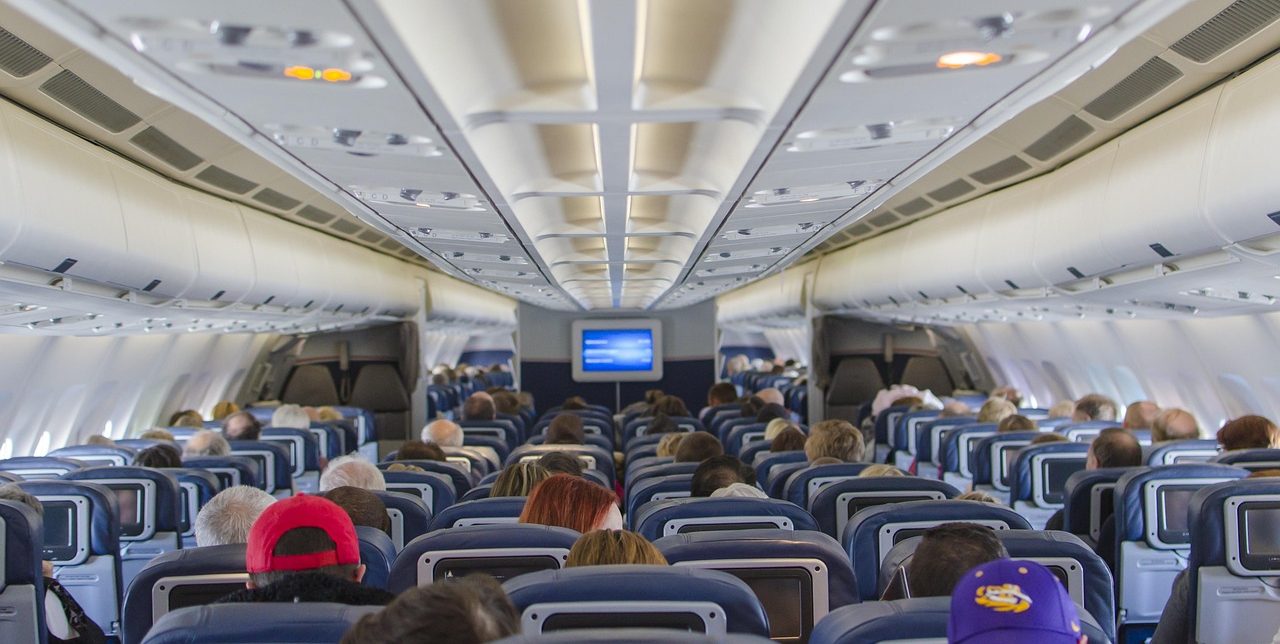 De ce scaunele din avioane devin tot mai incomode. Există o explicație!