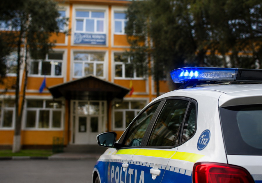 Bărbat din Bihor arestat după ce a încercat să răpească de la școală fiul unor polițiști