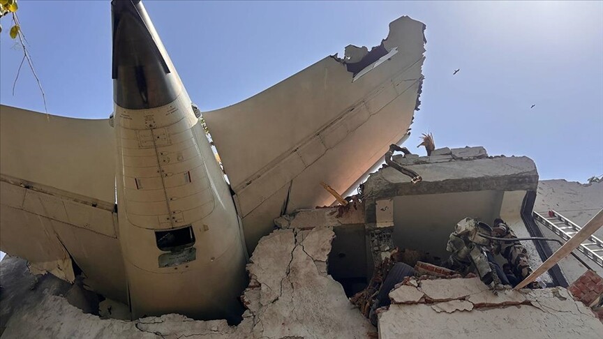 Avion prăbuşit, toate persoanele de la bord au murit după impactul cu solul