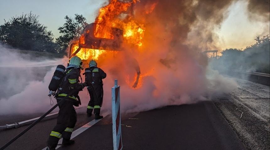 Accidente grave cu opt morți în Ungaria. Un camion şi un microbuz înmatriculate în Republica Moldova