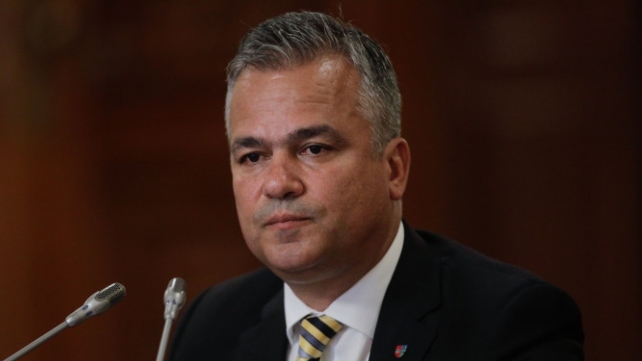Adrian Veștea își dorește un guvern format din toate partidele pro-europene. Social-democrații ar dori să scape de USR