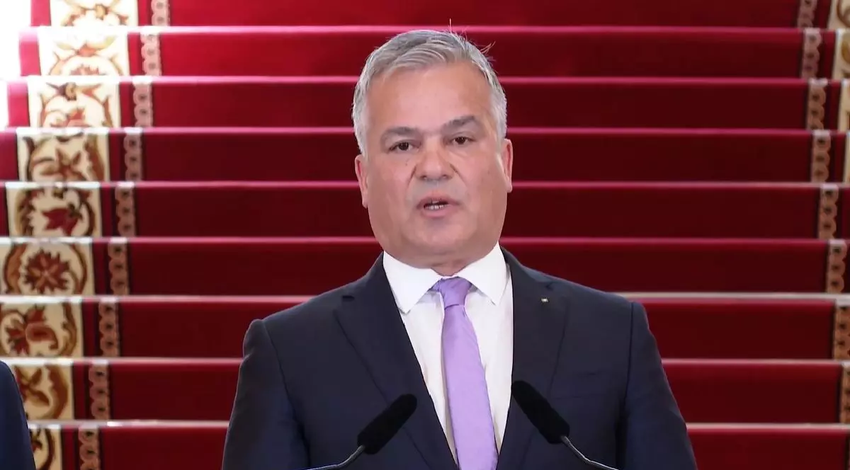 Premierul desemnat Adrian Veștea avertizează asupra unui atac coordonat de dezinformare: „Suntem sub asediul fermelor de troli”