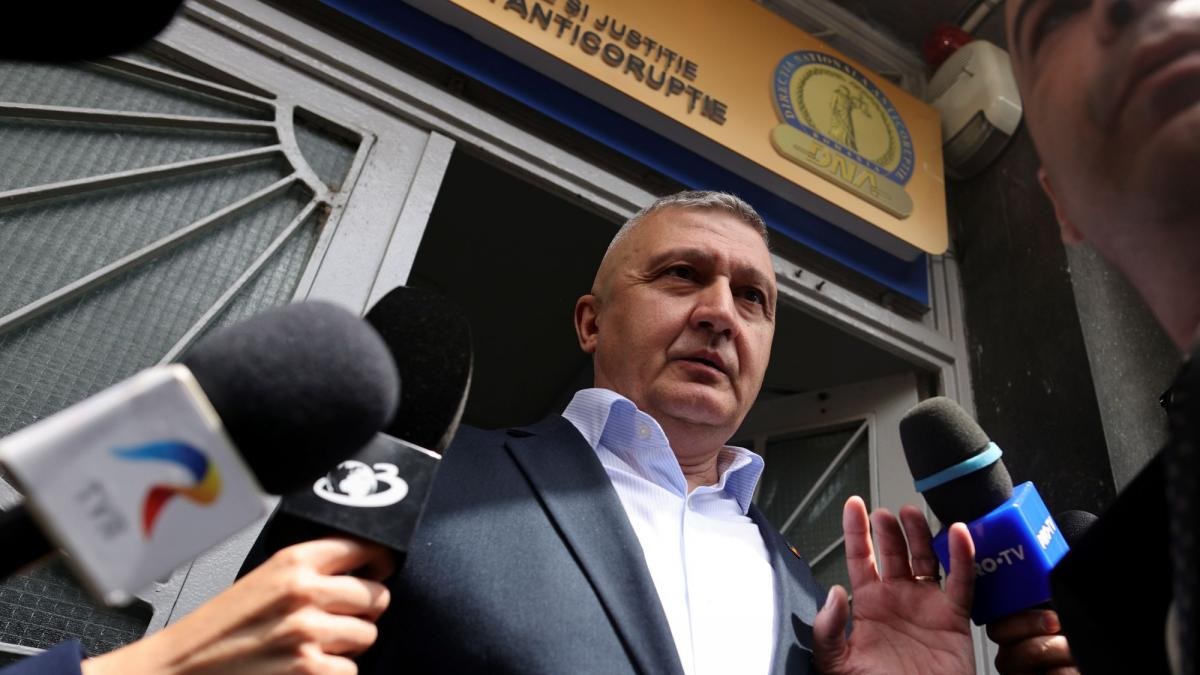 Ministrul Apărării, Radu Miruță, și Gheorghiță Vlad, șeful SMA, știau de dosarul de la DNA. Audierile au fost amânate din cauza ședinței CSAT pe tema dronei ruse care a lovit blocul din Galați – SURSE