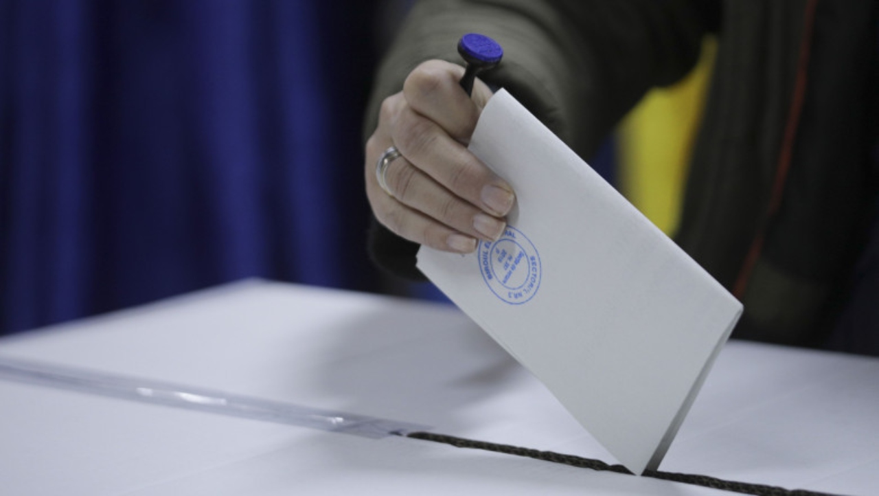 România, tot mai aproape de alegeri anticipate. Când ar putea fi chemați românii la urne