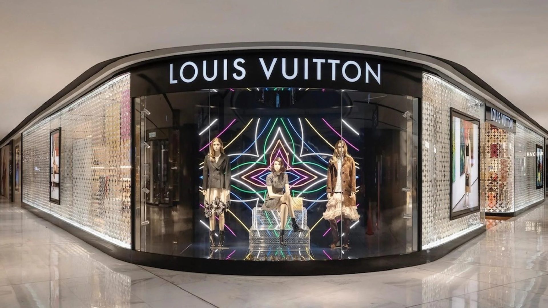 Afacerile Louis Vuitton nu cunosc criza. Magazinul din România a avut cel mai bun an din istorie