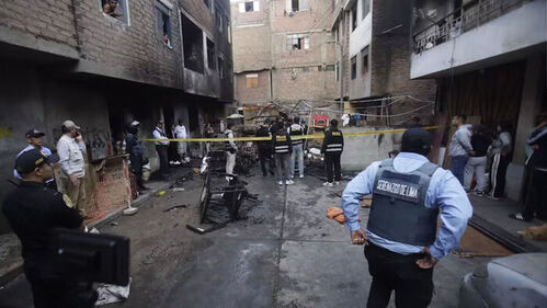 Ce tragedie, imagini şocante! Zece morţi, nouă membri ai aceleiaşi familii, inclusiv cinci copii, într-un incendiu