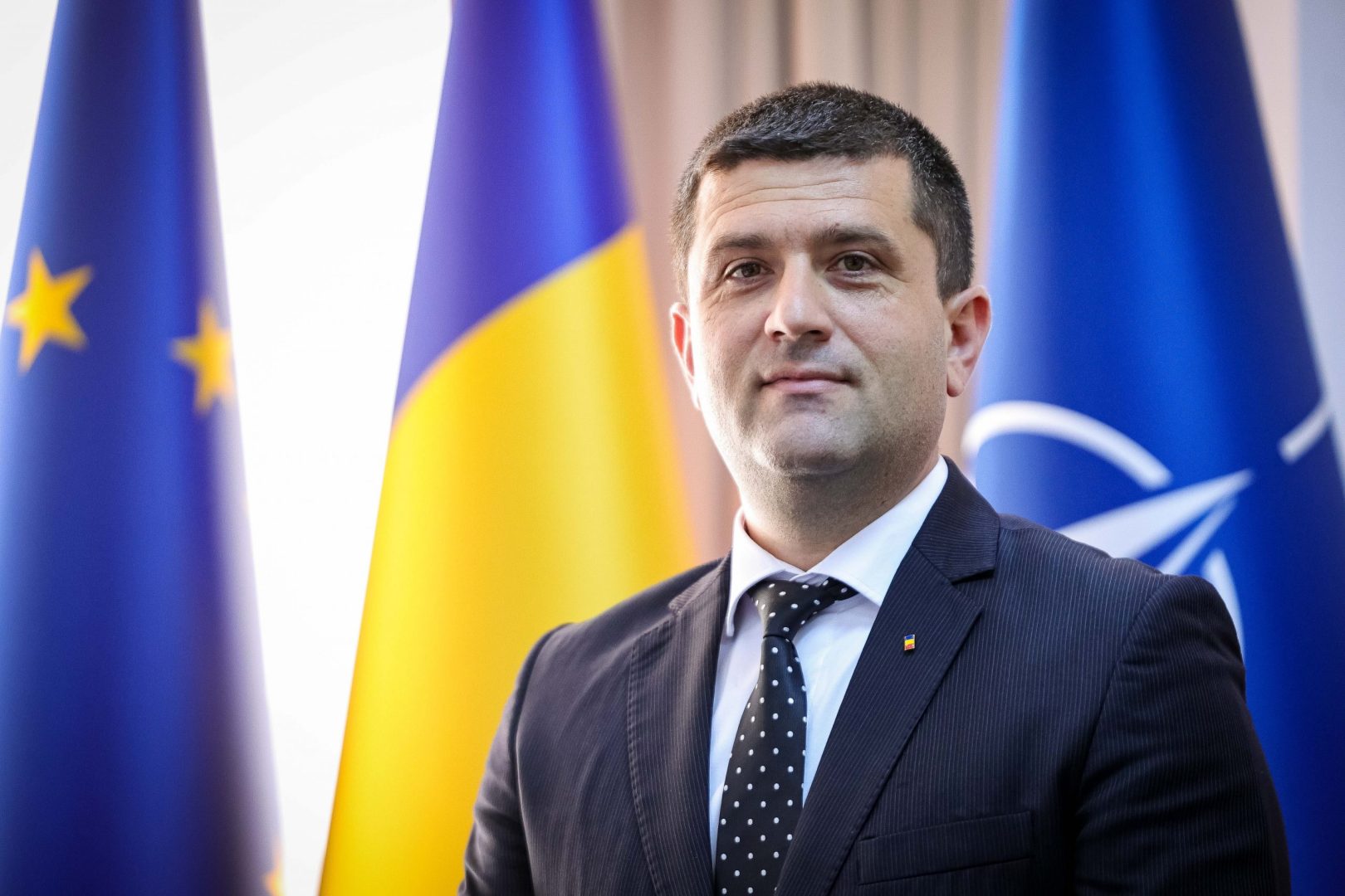 Sătul de întârzierile CFR, Radu Miruță a sunat la call center să se plângă, însă s-a lovit de marea performanță: nu i-a răspuns nimeni timp de 15 minute