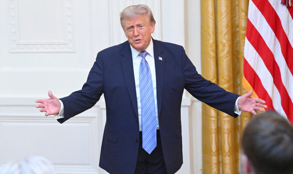 Război comercial între SUA și Canada: Donald Trump schimbă strategia și impune taxe vamale de 50% vecinului nordic