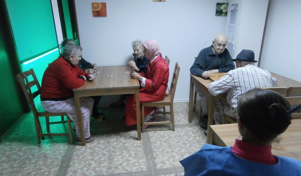 Cum ajunge un pensionar într-un azil de stat. Capitala are doar 522 de locuri publice pentru peste 460.000 de pensionari