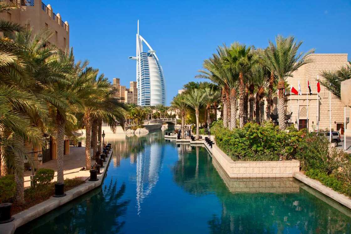 Măsuri disperate de revitalizare a turismului din Dubai, grav afectat de războiul din Orientul Mijlociu. 700 de euro pentru localnicii care reușesc să-și convingă apropiații să vină în vizită