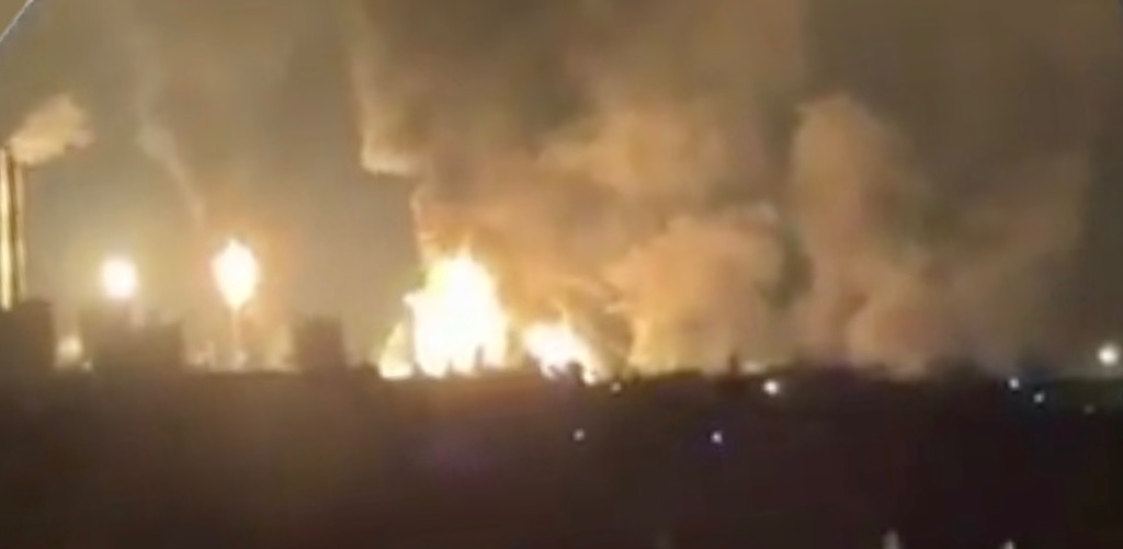 Războiul din Ucraina se extinde. Incendiu într-o zonă industrială din Rusia după un atac cu drone VIDEO