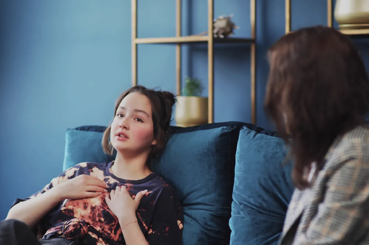 STUDIU: Generația Z aruncă vina dificultăților cu care se confruntă în viața de zi cu zi pe părinți. Ruperea definitivă a relației cu părinții, o alegere tot mai frecventă în rândul tinerilor