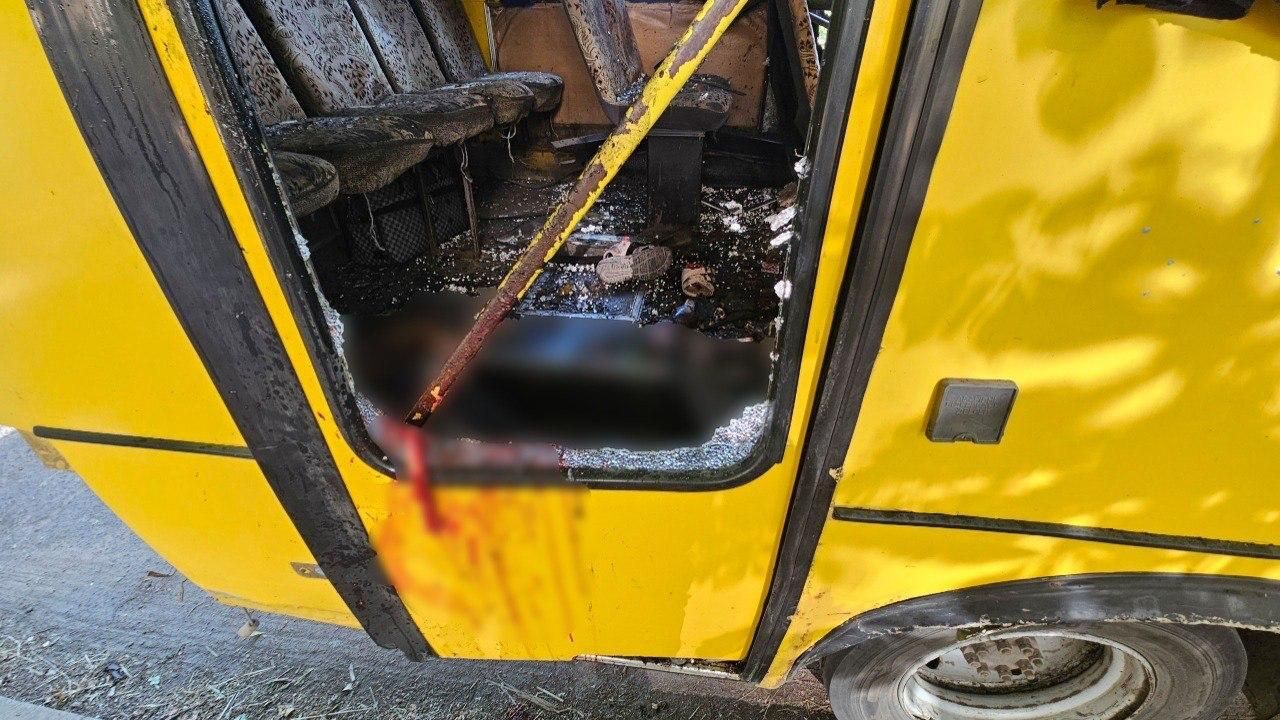 Război în Ucraina. O dronă rusească a lovit un microbuz în Herson: Două persoane au murit, alte cinci sunt rănite
