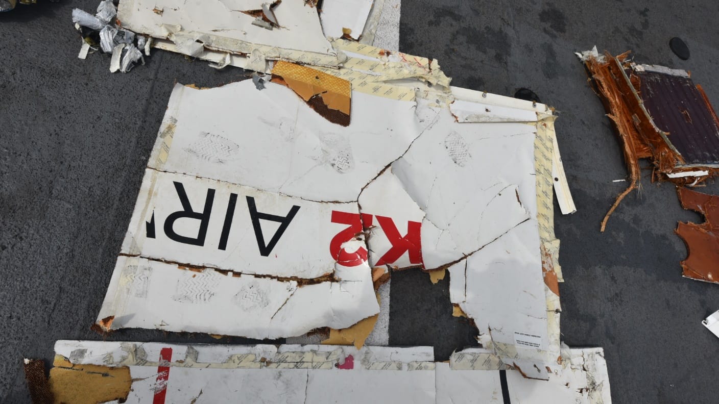 Avion dispărut de pe radare, epava a fost găsit în ocean. Se caută eventuali supravieţuitori