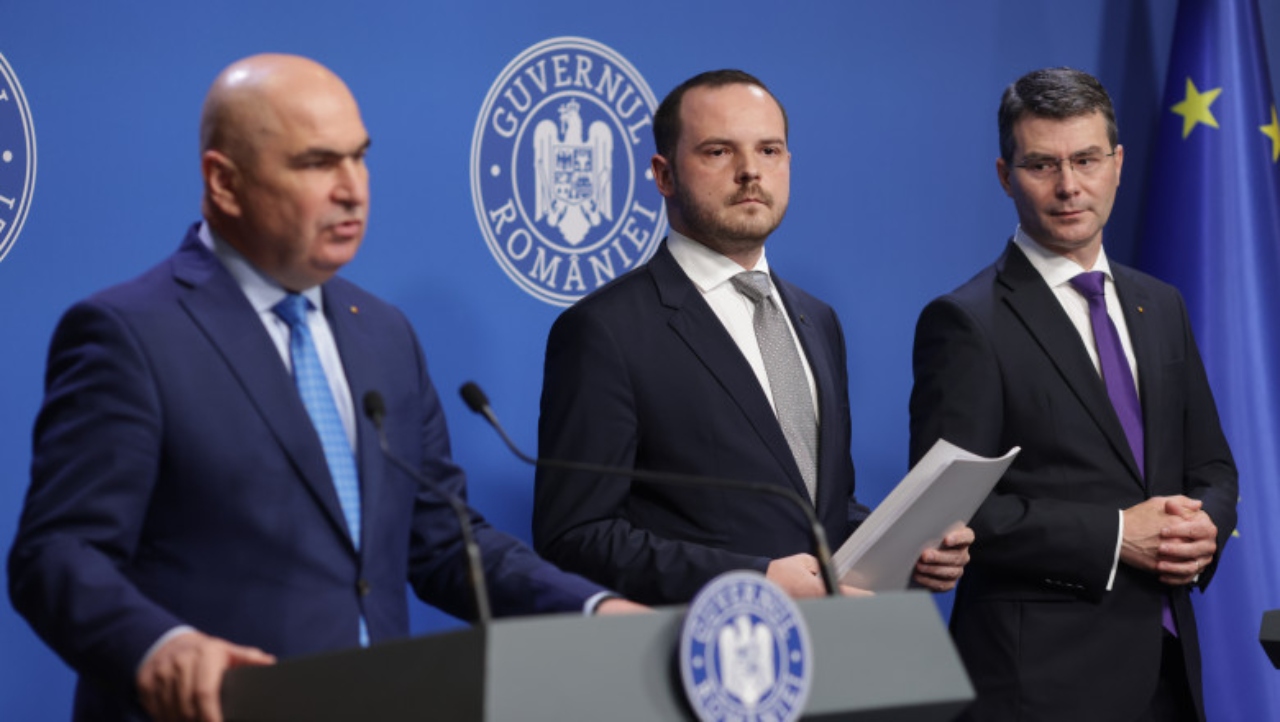 Rogobete, atac ”cu manta” la Bolojan, în plin scandal legat de azilele ilegale din Bihor. ”România va ajunge în lumină când se va renunța la sloganul ‘unicului salvator’!” / ”Nu poți tăia bani, apoi să fii revoltat că nu există servicii”