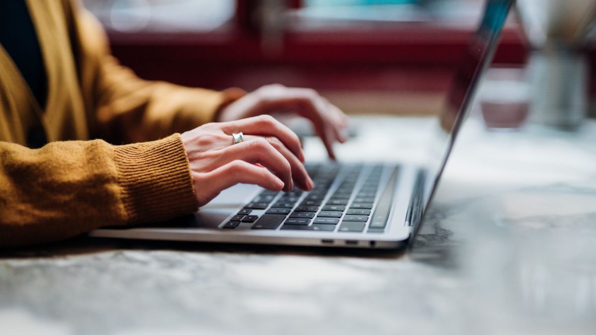 Ce poți lucra fără diplomă de BAC? Domeniile cu angajări rapide și salarii bune