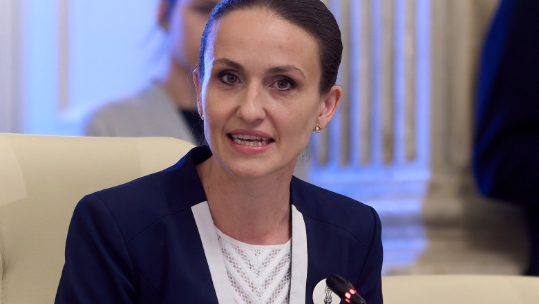 Oana Țoiu (USR) propune o rotativă guvernamentală cu PNL și UDMR și exclude PSD-ul din ecuație: „Nu există încrederea necesară pentru a guverna împreună”