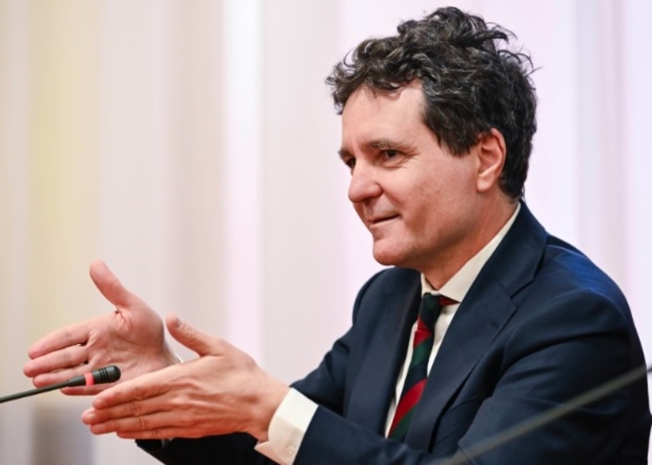 Nicușor Dan, mulțumit că funcționăm în continuare în ”logica pro-occidentală”. ”Cum ar fi ca România, din senin aşa, să aibă un guvern în care o parte din miniştri să se opună pachetului de sancţiuni pentru Rusia”