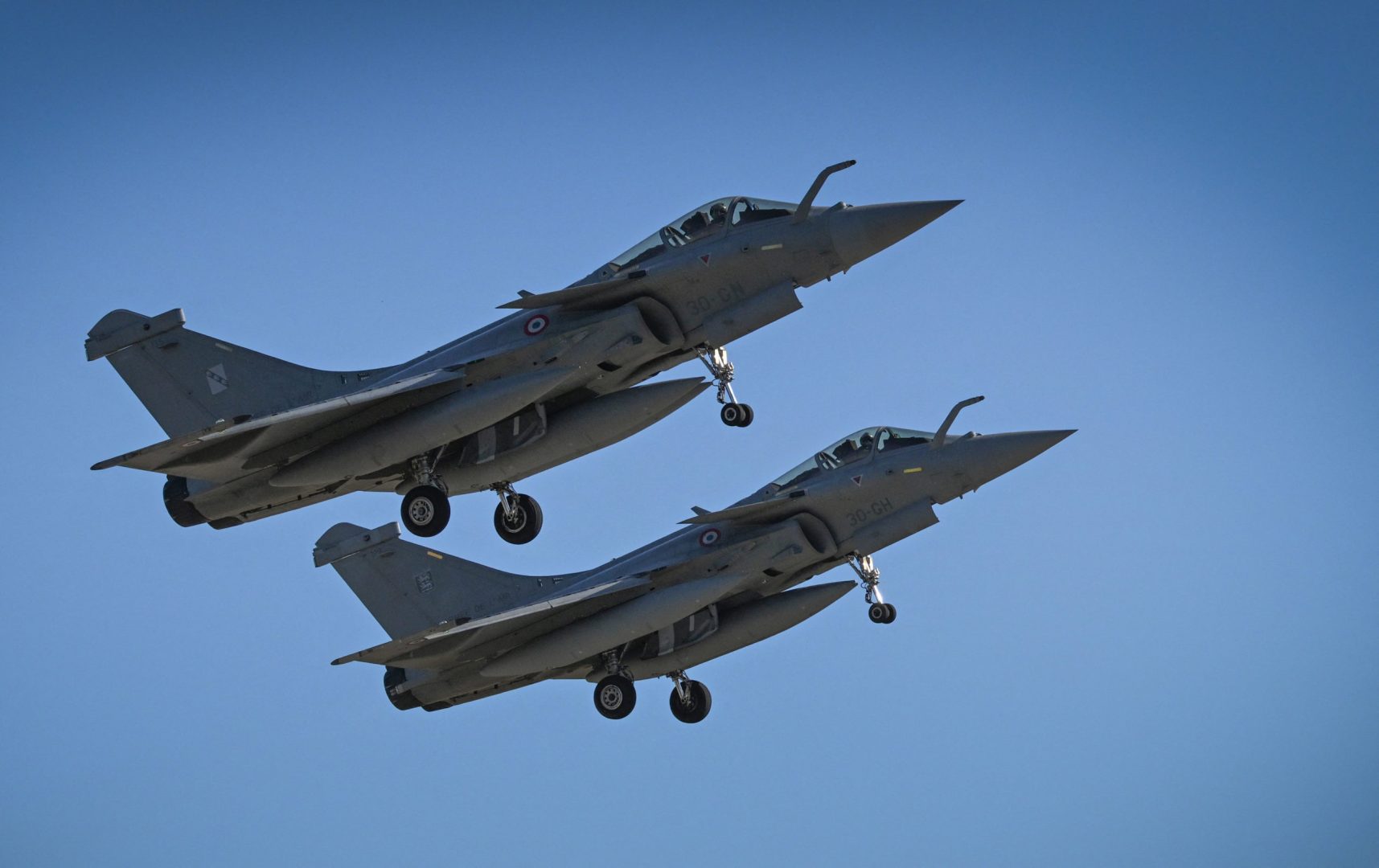 Alertă în spațiul aerian al României! Avioane de luptă NATO au fost ridicate de Ungaria, din cauza unui avion chinez cu pasageri