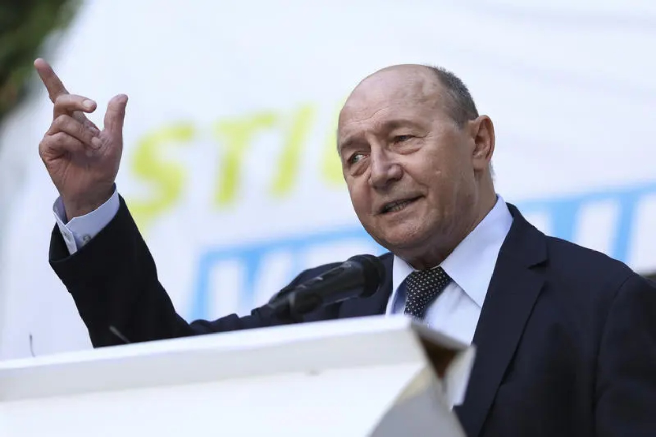EXCLUSIV Băsescu, despre Legea salarizării: ”E abordată prea târziu. Dar un lucru trebuie să fie clar: niciun salariu nu trebuie să scadă prin noua lege!”